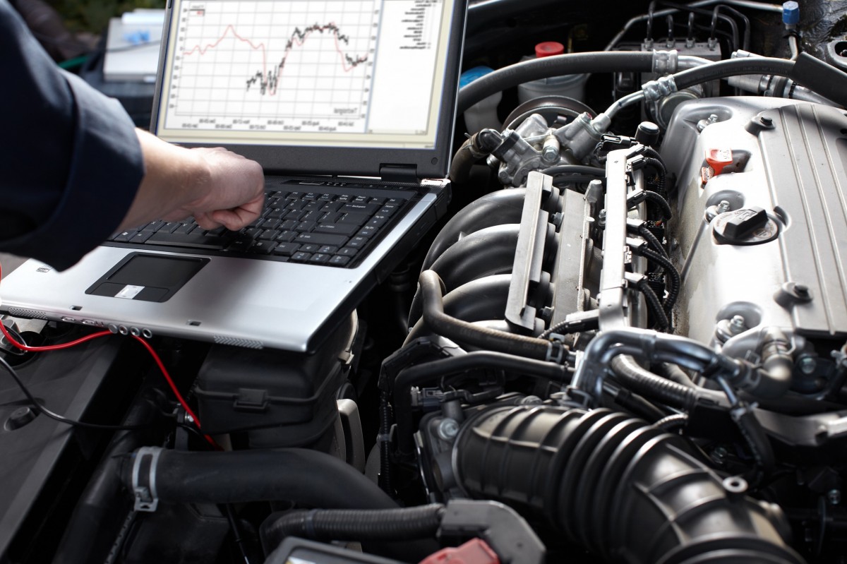 diagnostic machine on an engine